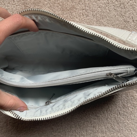 White Small Shoulder bag with 2 Removable Straps - Picture 4 of 4